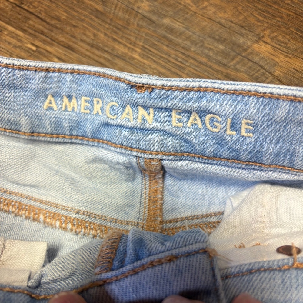American Eagle Baggy Mom Shorts Womens 4 Blue High Rise Light Wash Denim Cutoff - Picture 5 of 8